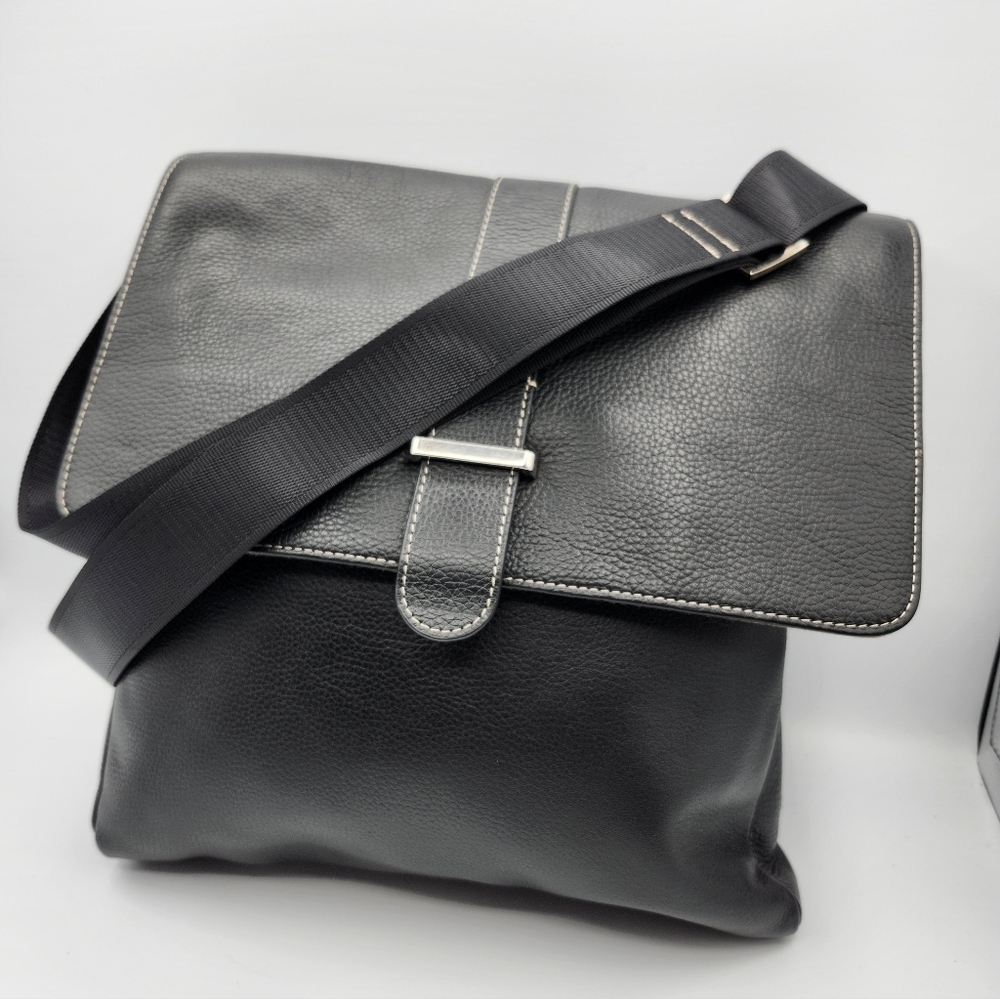 Travelsmith Elegant Black Leather Messenger Bag